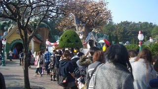 トゥーンタウンにある春巻きの店(ミッキーのトレーラー)