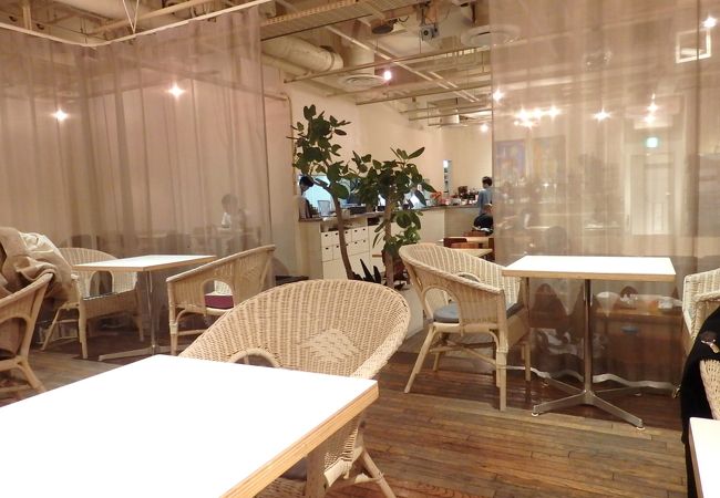 圧迫感が無く気軽に寛げるカフェ☆