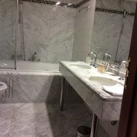 広々したバスルームです