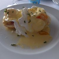 朝食のエッグベネィクト。お腹いっぱいになりました