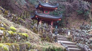 石のお釈迦様が祀られています