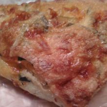 チーズとほうれんそうの入ったパンです。