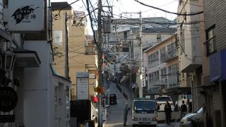 少し進むと９４段の階段があります