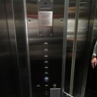 ルームカードが必要なエレベーター