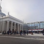 都市間移動のための地下鉄の駅