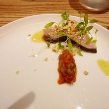 魚の前菜　ドライトマトを使ったソースが美味しい