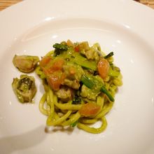 パスタ１は大好物の牡蠣を使ったジェノベーゼ♪