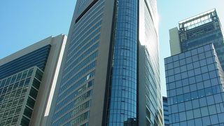 汐留駅直結のシンボルタワー