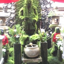 水掛不動尊です