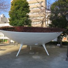 凄いデザインの花壇です