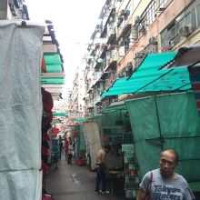 お昼は開店準備中