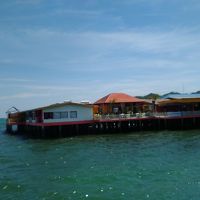 海の上にあります。