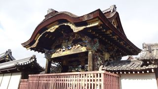 豪華絢爛な国宝唐門