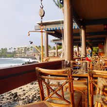 海にせり出した感じ