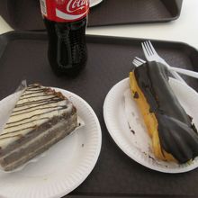 館内のカフェで食べました