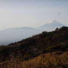 富士山！途中駐車して景色を楽しめるところもあります。