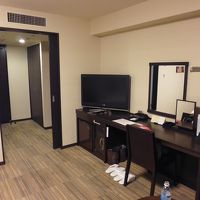 写っている他に椅子とテーブルが有ります。