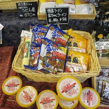うどん、金ちゃんラーメン