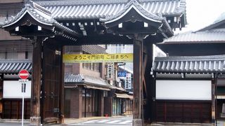 西本願寺の入口