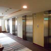 エレベーターも４基ですぐに来る。