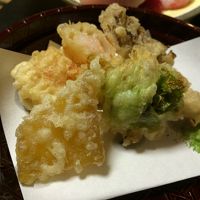 干し芋の天ぷらは茨城県北ならでは。ふきのとうの春味も最高。