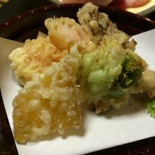 干し芋の天ぷらは茨城県北ならでは。ふきのとうの春味も最高。