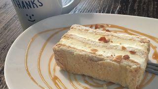 テラス席もあるおしゃれなカフェ。