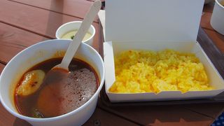 スープカレーを外で食べました