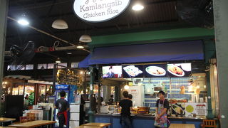 Asiatiqueにあるチキンライスの有名店ですが、パッタイにしました