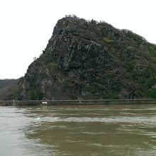 ローレライの岩とライン川