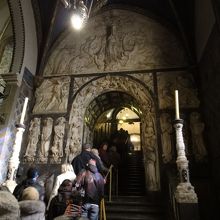 マリア像を拝むための行列