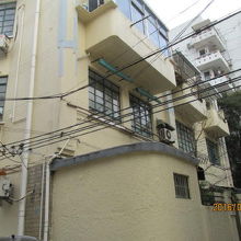 五原路76弄の3階建て建物。