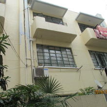 3階建て建物の集合住宅。