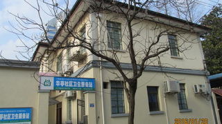 フランス租界時代の建物が改装され新たに店舗として活用されています。