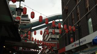 活気がありにぎわっています