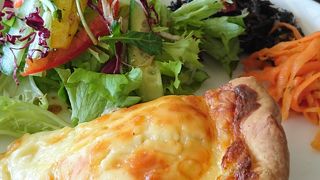 広々とした空間のおしゃれカフェ