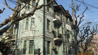 フランス租界の短い路に上海優秀歴史建築が並んでいます。