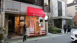 トーストのバンビ 　やさしいお父さんが焼いてくれる具だくさんのホットサンド