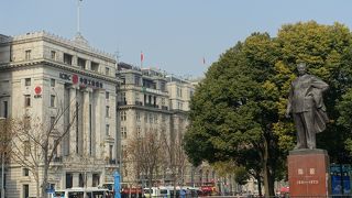 堂々とした立像です