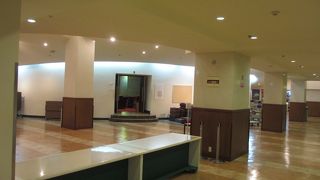 ックカメラが入っているビルの7階にあります