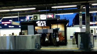 下りホームにあります。