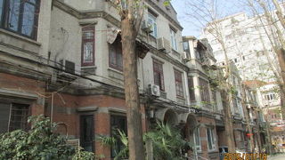 美しい３階建ての長屋住宅が上海優秀歴史建築に認定された。