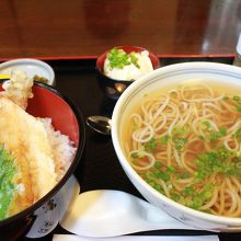 穴子丼も美味しい