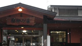 水の様に冷たい「源泉」が有ります。