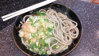 すぐに食べられるので寒い日には有難いが、旨くはない