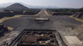 古代都市にふさわしい、壮大な道