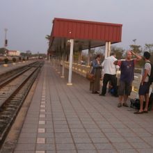 ノンカーイ駅の国際列車ホーム