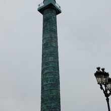 ナポレオンの記念柱はトラヤヌスの記念柱そっくり