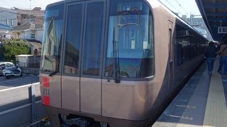 ロマンスカーも走っていますが，急行で行けば追加料金はいりません。