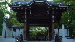 現在の門は再建されたもの